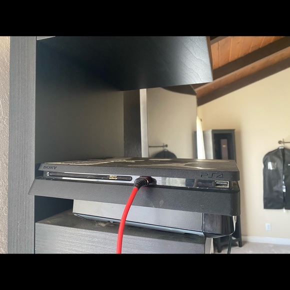 Ps4 pro - Picture 2 of 4